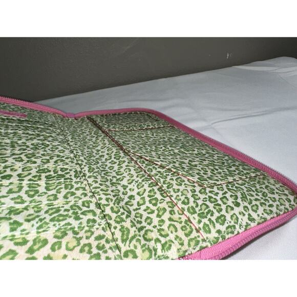 Vera Bradley Travel Organizer Wallet Passport Cards Bills Coins Zip Around Pink - Picture 4 of 11